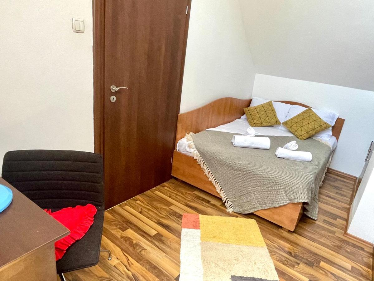 Grinda House - City Center Park And Stay Braşov Buitenkant foto